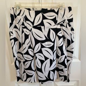 EUC - NY & Company Black & White Skirt